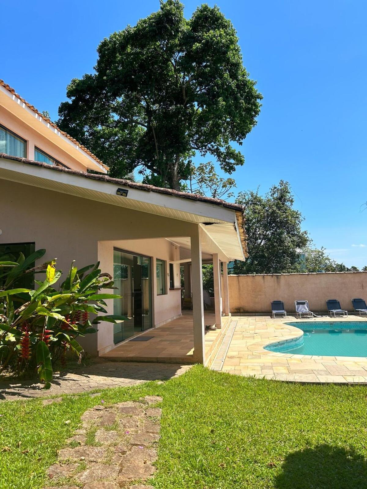 Casa Espacosa Com Piscina E Churrasqueira -